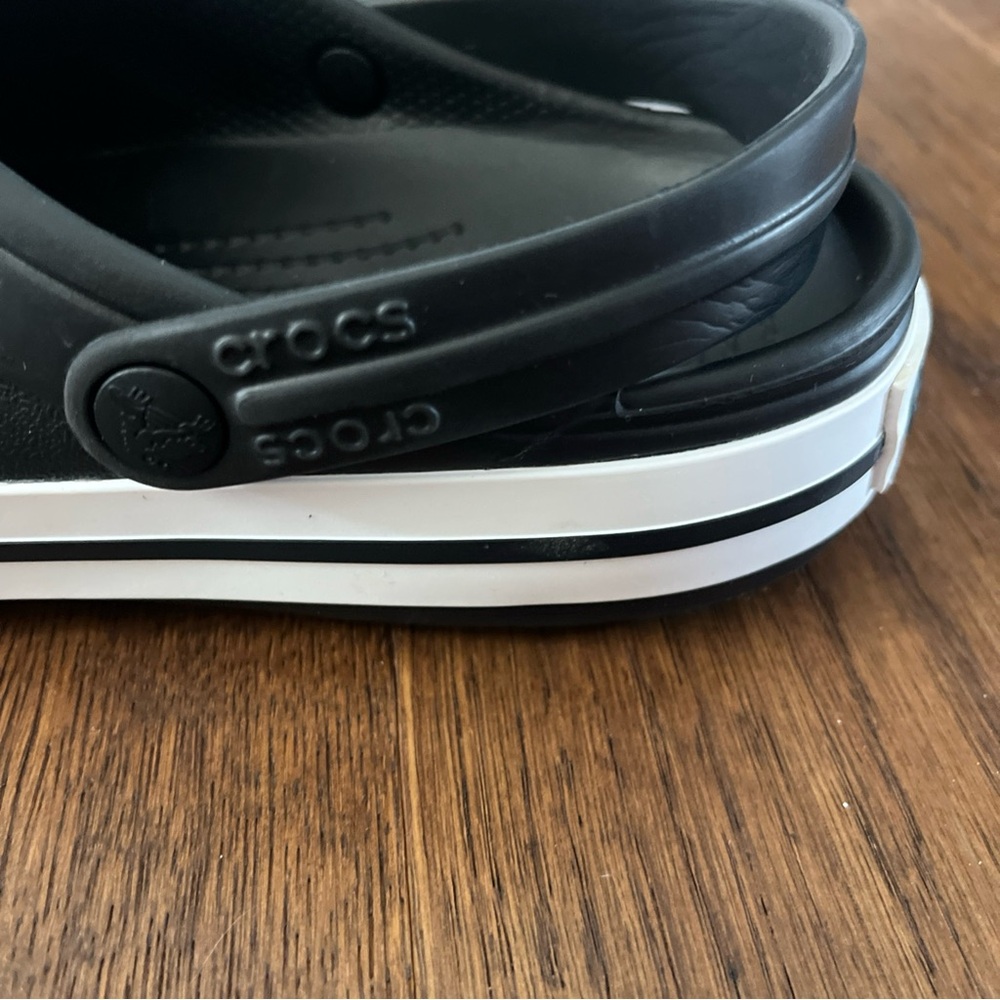 Crocs Crocband Clog Black/White Unisex Men’s 6 Women’s 8 Sandals Slip On EUC - Picture 7 of 9